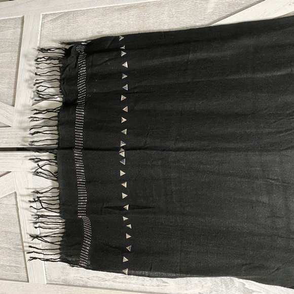 Lightweight Black Oblong Scarf - Picture 5 of 6